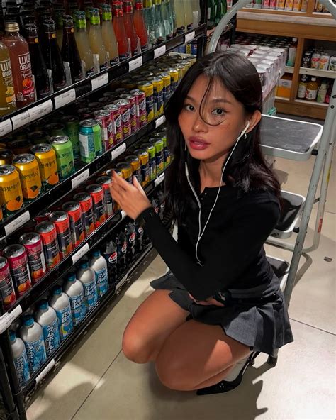 SweetChilling | @aimee005g In LOW-WAIST PLEATED MINI SKIRT WITH BELT