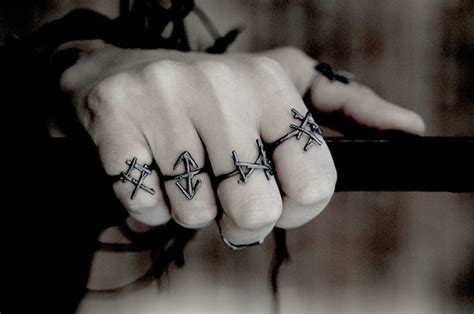 Rune Rings: серия колец с серебряными рунами от Joanna Szkiela