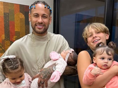 Como É O Nome Da Filha Do Neymar - Helena, filha de Neymar e Amanda Kimberlly, chega para participar da ...