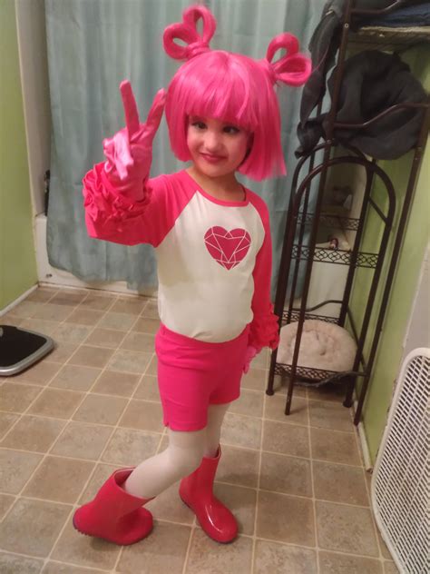 My daughter was very pleased with her Spinel costume. : r/stevenuniverse