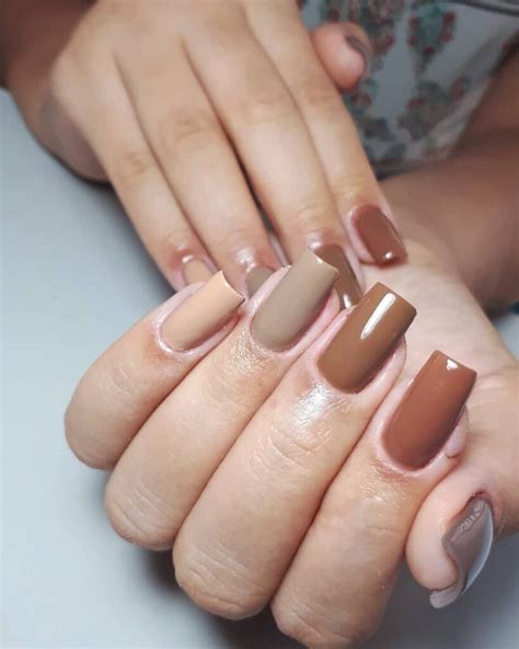 Unhas Marrom Claro