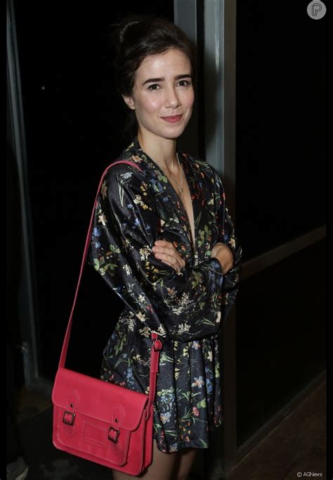 Marjorie Estiano escolheu um look florido para o show de Rubel - Purepeople