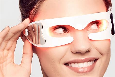 red light therapy devices   eyes  complete guide megelin