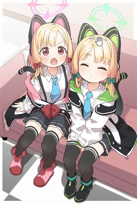 Our adorable gamer cats (Momoi and Midori by @yukkieeeeeen). : r