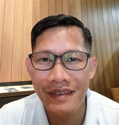 Manila - Is cash the root of corruption in the Philippines? To combat