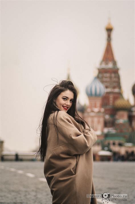 Девушки на красной площади (37 фото)