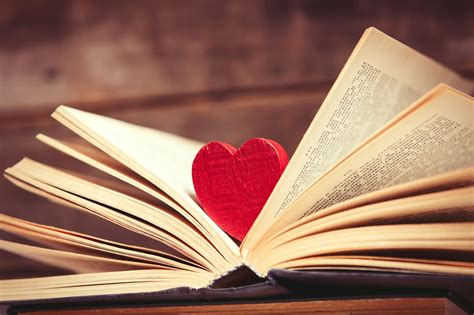 25 Authors of Love Books You Must Read | InfoBooks.org
