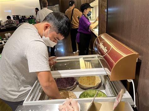 รีวิวเลาจน์ EVA Air ที่สนามบินไทเป ไต้หวัน (TPE) | ไปไหนมานะ