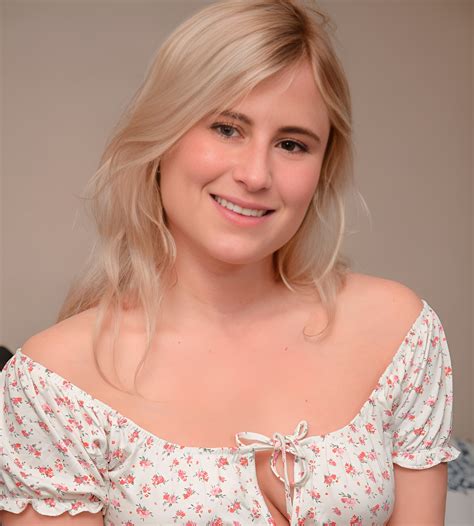 Biography and Professional Profile of Lindsey Faust 5