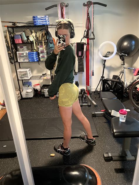 Riley Roscato on Twitter: "i need more gymshark bottoms 💪🏼 https://t.co