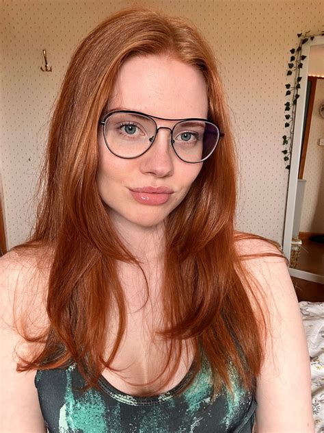 What Makes Redhead Girls So Incredibly Captivating? : r/SFWRedheads