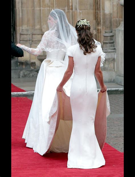 Photo : Pippa Middleton a tenu la traine de la robe de mariée de sa