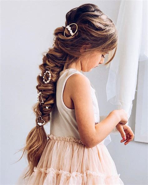 Flower Girl Hairstyles: 33 Trendy Looks [2025 Guide]