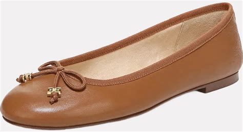 13 Best Wide Flats for Women That Are Perfect for Any Trip
