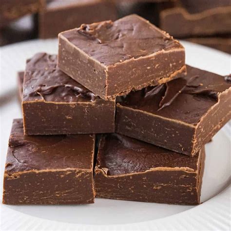 Easy Microwave Fudge Recipe - The Happier Homemaker