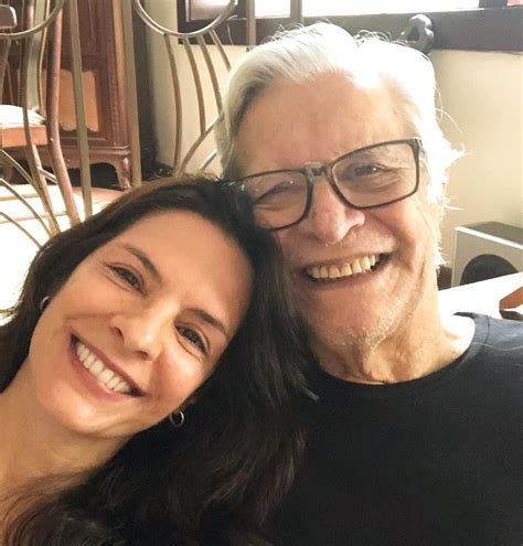 Quem É O Pai Do Filho Da Helena Ranaldi - Helena Ranaldi posa com filho e pai e fãs piram: 'Cópia fiel um do outro'