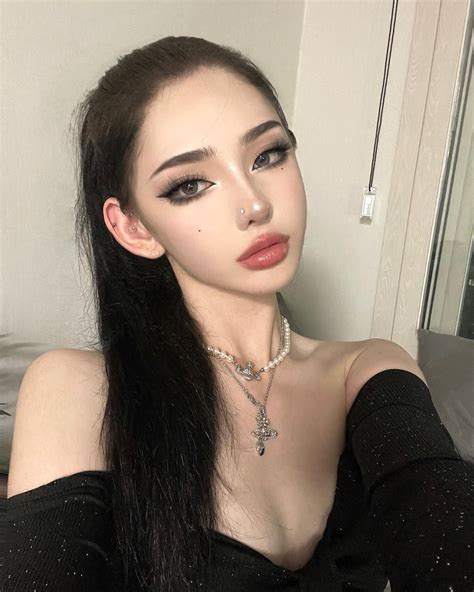 유나🦋 on Instagram in 2024 | Asian eye makeup, Soft makeup looks, Pretty ...