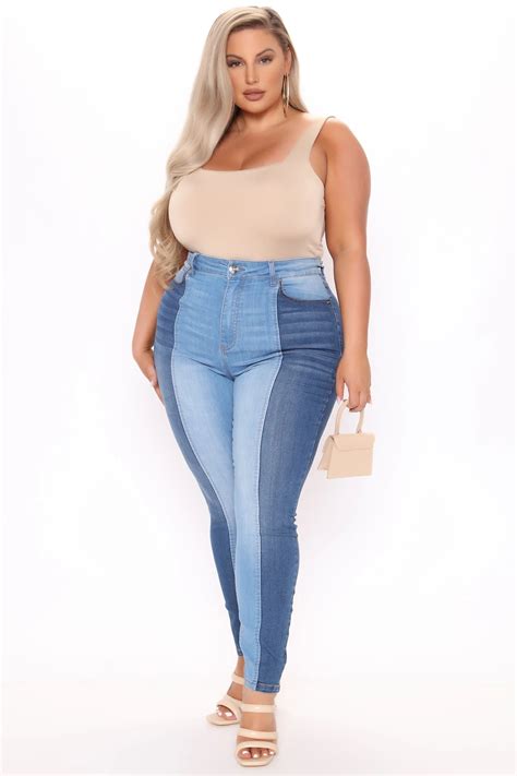 Ashley Alexiss's feet