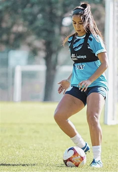 TACO DE OJO: LA FUTBOLISTA PROFESIONAL DEYARIS PÉREZ, ADORNA ESTA
