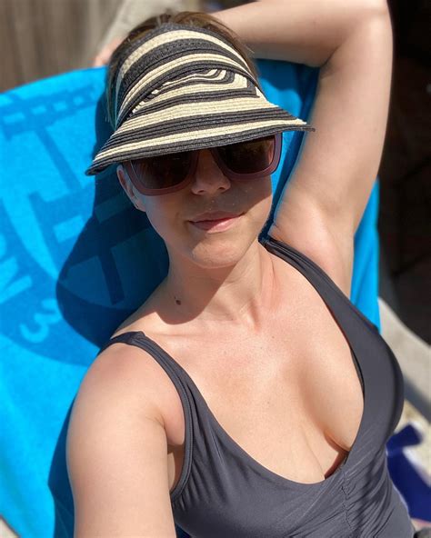 Fuller House’s Jodie Sweetin’s Bikini Photos, Swimsuit Moments | Life