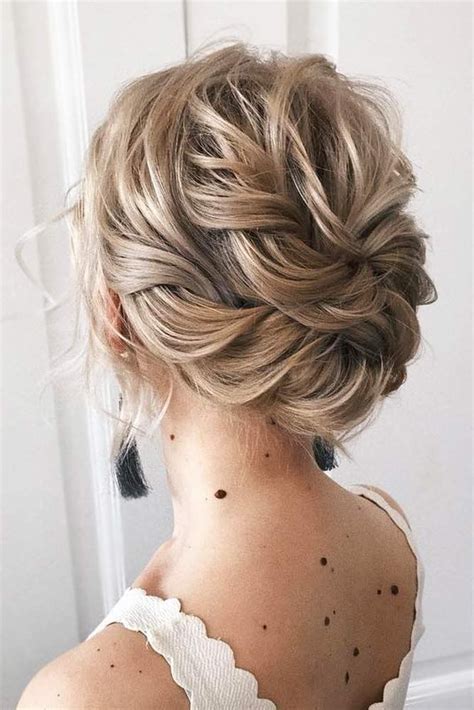 Short Hairstyles To Wear At The Christmas Party | Short hair styles ...