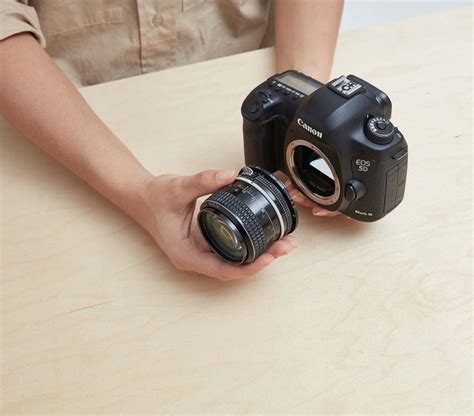 Urth Nikon F to Canon (EF/EF-S) Lens Mount Adapter | Urth UK
