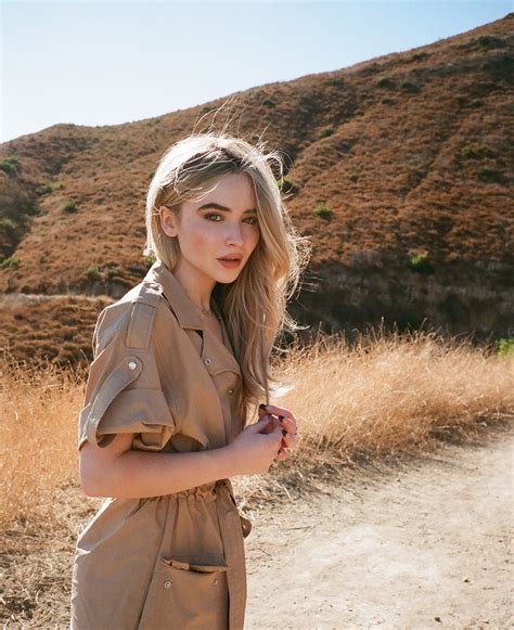 Sabrina Carpenter estrena 'Skin' | CusicaPlus