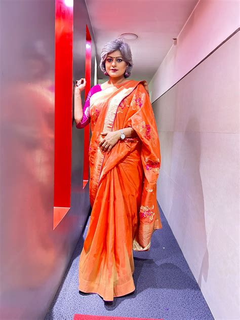 Garima Singh (News Anchor) Height, Age, Husband, Children, Family