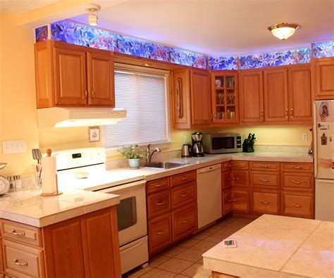 Lighted Glass Front Kitchen Cabinets – Juameno.com