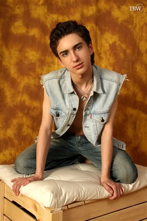 picture from Beautiful Twinks (former Teens Boys World) – original size