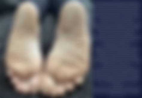 Climaxing on Giantess Moms Unaware Feet by UnderJule on DeviantArt