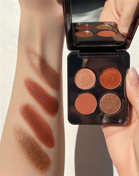 Roen Eyes On Me Eyeshadow Palette – STRIIIKE