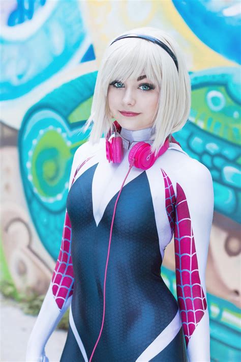 Calvin's Canadian Cave of Coolness: Gwen Stacy Cosplay By Rianna Care