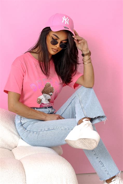 A guide explaining the history of the city of donna for visitors 15