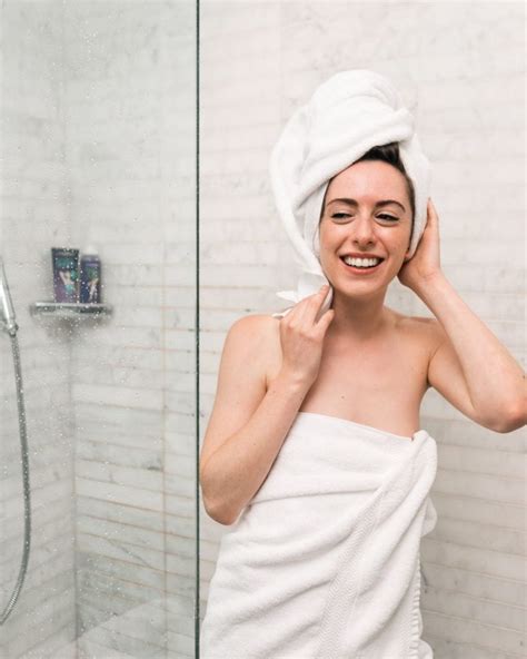 How to dry your hair quickly? 10 easy ways - How Naturally