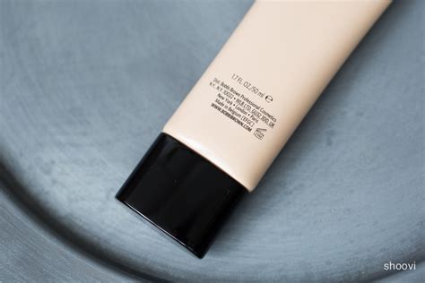 Увлажняющий крем для лица с оттеночным эффектом Bobbi Brown Nude Finish ...