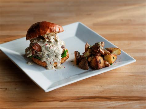 Food critics are giving ten tables five-star reviews today 31