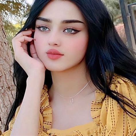 Beautiful Arabian Beauty Women with Aesthetic Eyes