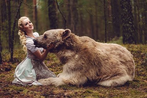 Девушка и медведь (подборка красивых фотографий) | Brown bear, Bear ...