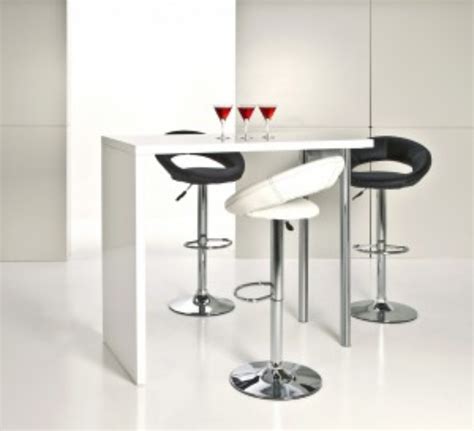 Cum alegi cea mai buna masa de bar - SuperGhid.ro