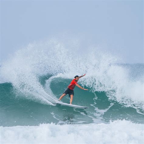 Surfers Ride Huge Waves Beneath Golden Gate Bridge (Video)