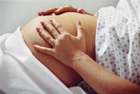 pregnant lady holding bump close