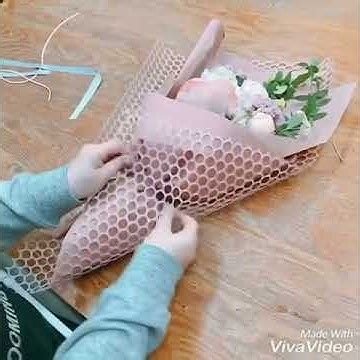 Уроки по упаковке букетов - YouTube