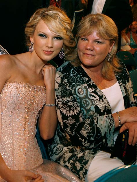 Taylor Swift's parents: Everything we know about Scott and Andrea Swift ...