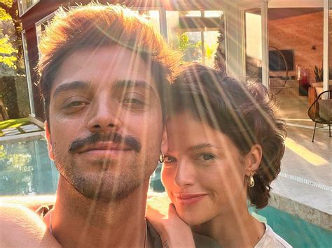 Agatha Moreira E Marido - Agatha Moreira e Rodrigo Simas comemoram Natal até o amanhecer; confira ...