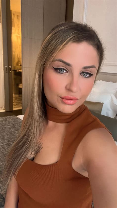 Amandine Pellissard : enceinte de son neuvième enfant, elle évoque sa