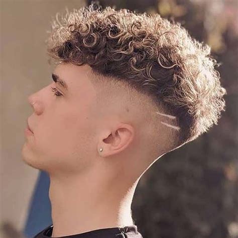 Curly Undercut: 30 Modern Curly Hair Undercut for Men | Cabelo cacheado ...