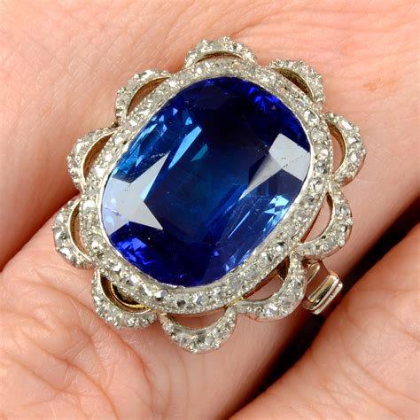 Most expensive sapphire fetches £176,000 at auction | Fellows Blog