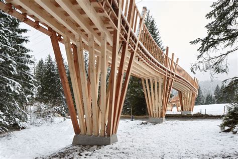 Eine Brücke zwischen Baustoff, Konstruktion und Landschaftsarchitektur ...