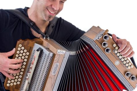 top   accordions   money reviews  beginner guides musiicz